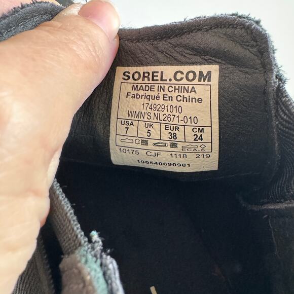 Sorel Emelie Chelsea Boots Size y NL2671-010 Black Suede EUC Ankle Booties - Picture 11 of 12
